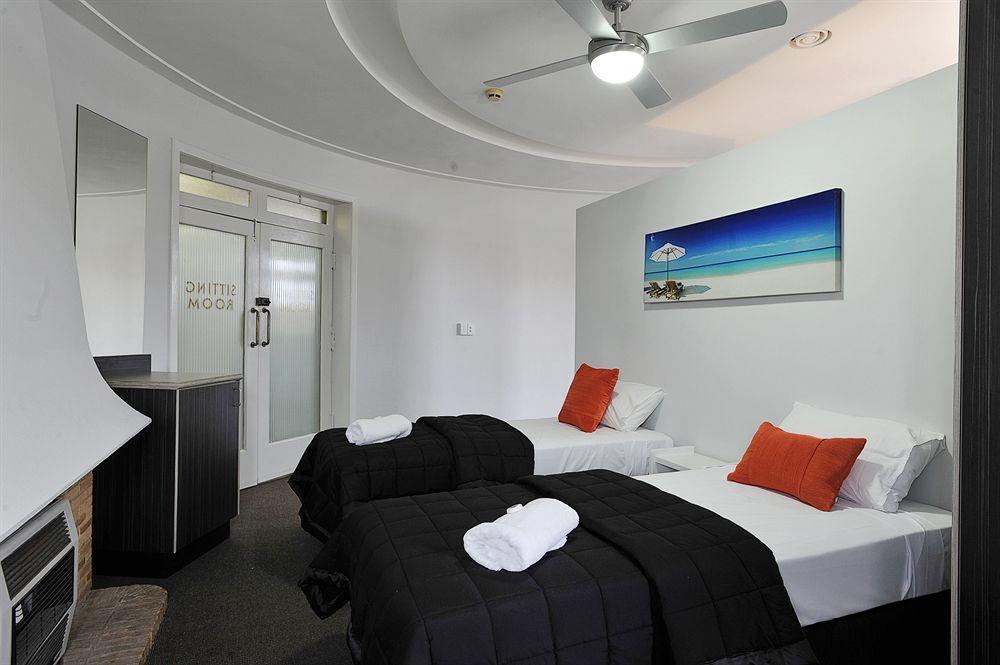 The Lakes Hotel Entrance Exterior foto