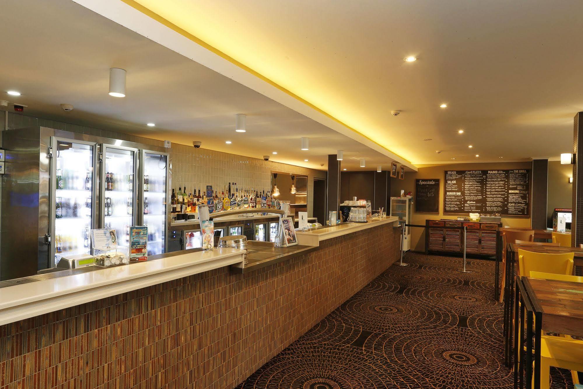The Lakes Hotel Entrance Exterior foto